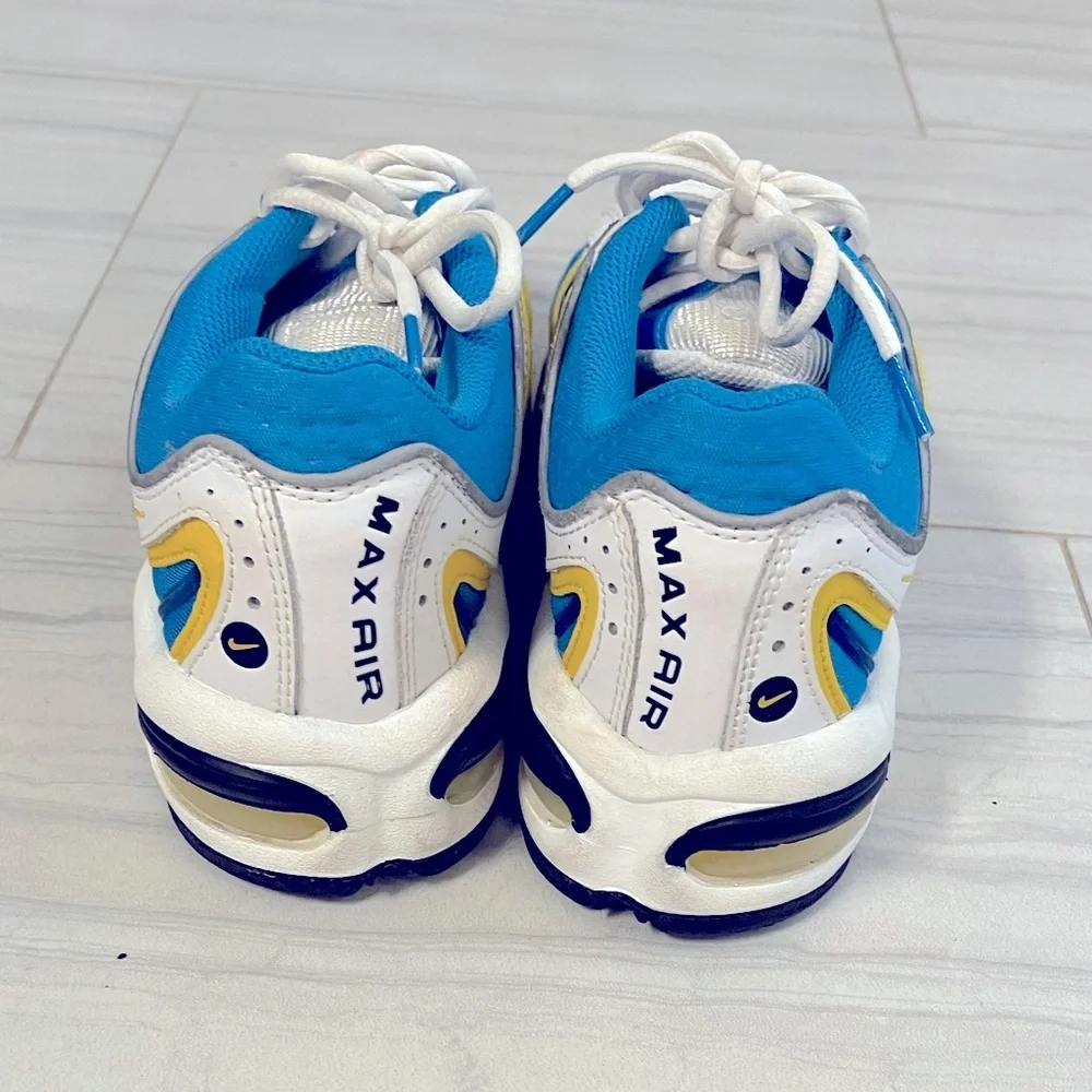 Nike AirMax TailWind 4 Size 8 Men’s and 9.5 Women’s